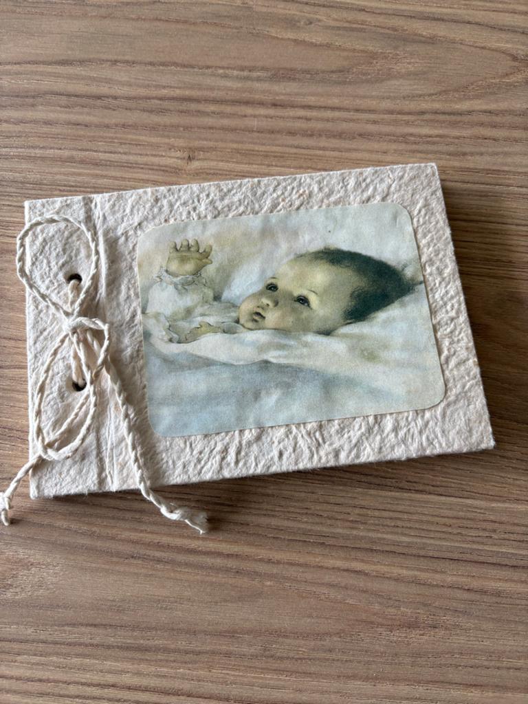 Uniek hobby/fotoboekje van geschept papier met antiek prentj, Ophalen of Verzenden, Zo goed als nieuw
