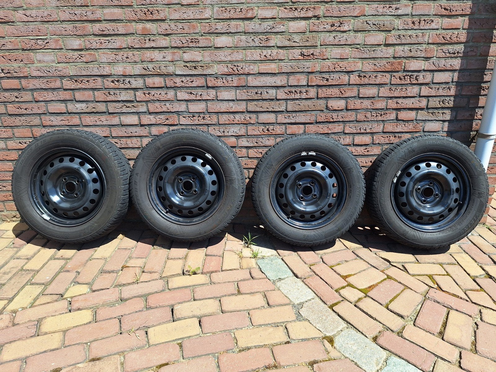 Winterbanden met velgen 185/65 R15, Auto-onderdelen, Banden en Velgen, Ophalen, Gebruikt, 15 inch, Banden en Velgen