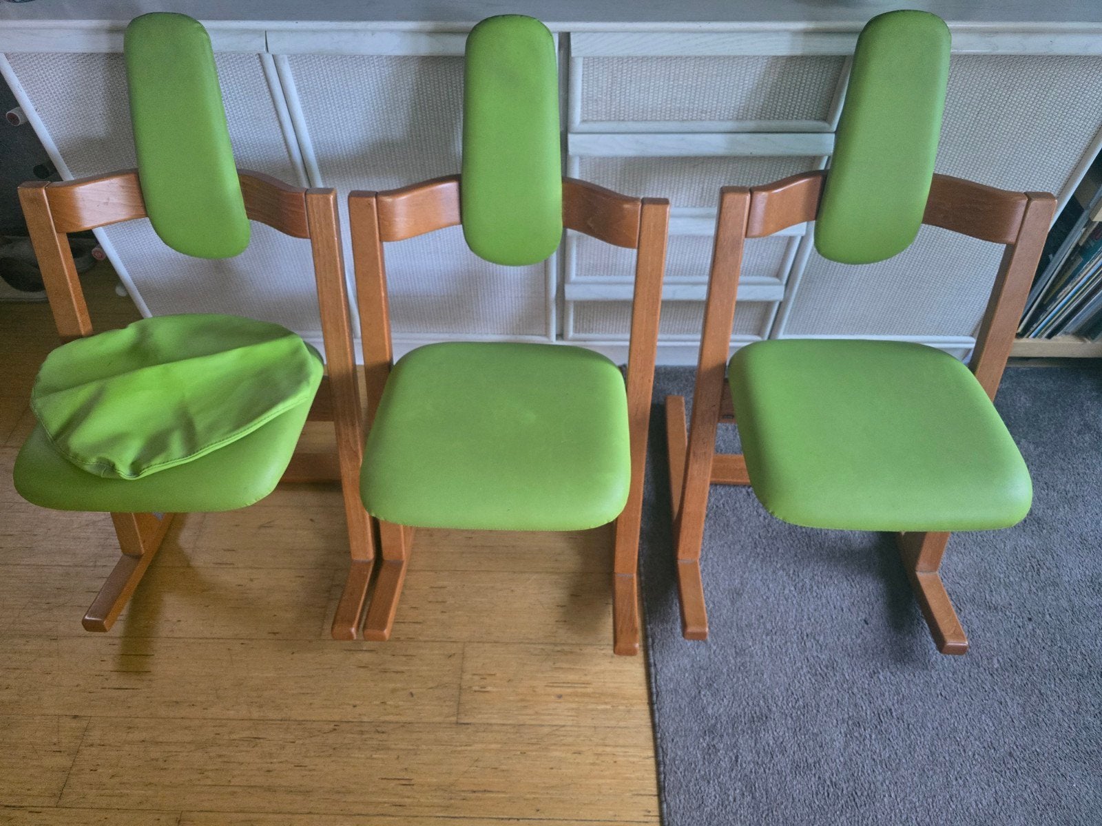 3 groene Stokke eetkamer schommelstoelen met extra hoes, Huis en Inrichting, Ophalen, Gebruikt, Overige kleuren