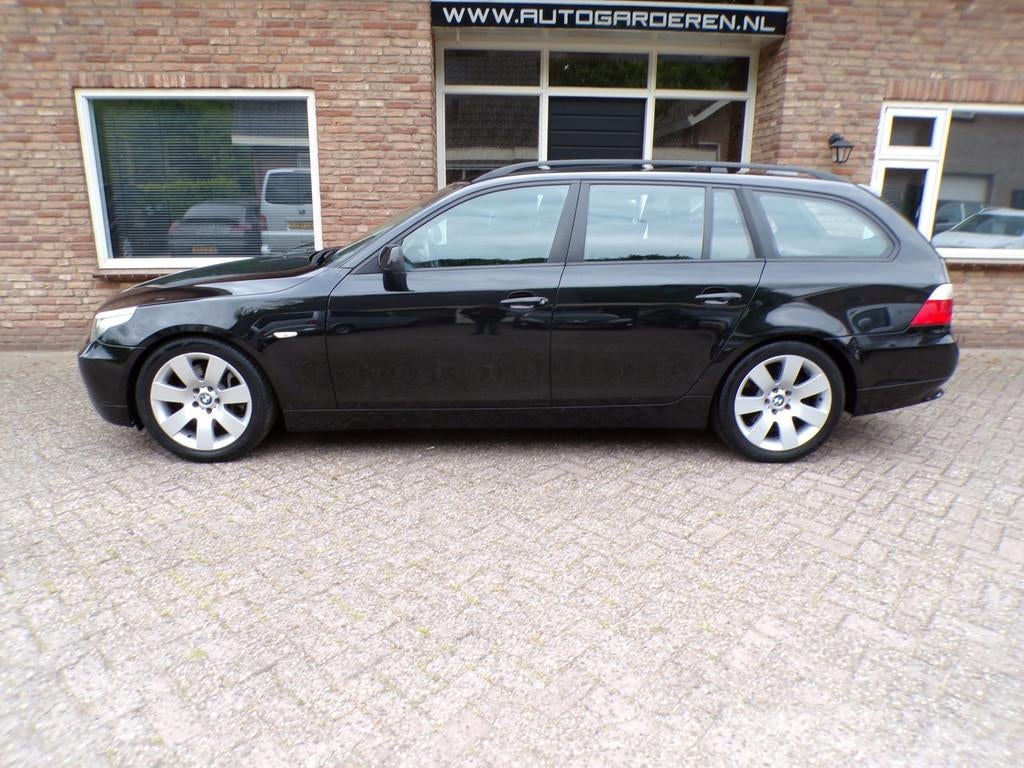 BMW 5-serie Touring 545i Automaat / Leder / Panoramadak / Na, Auto's, BMW, Automaat, Achterwielaandrijving, Gebruikt, 1700 kg
