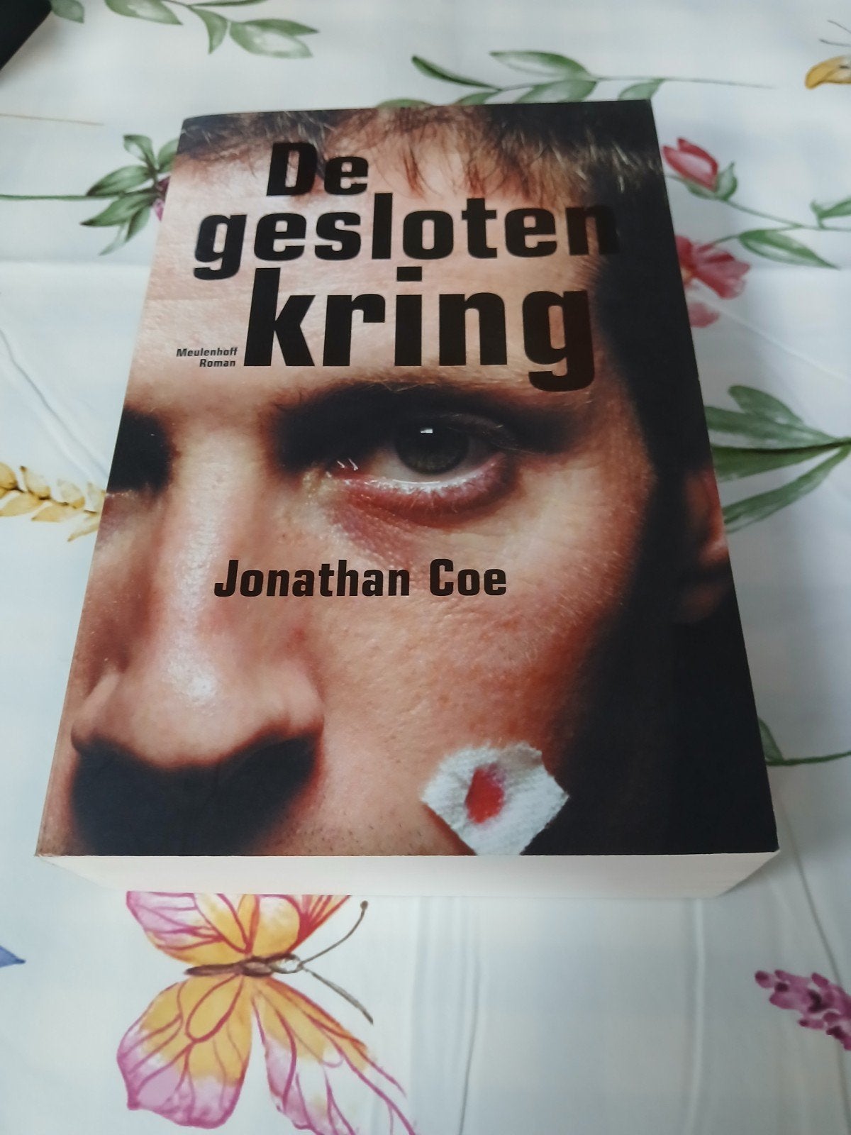 De gesloten kring - Jonathan Coe (Roman), Boeken, Ophalen of Verzenden, Gelezen, Jonathan Coe, Europa overig
