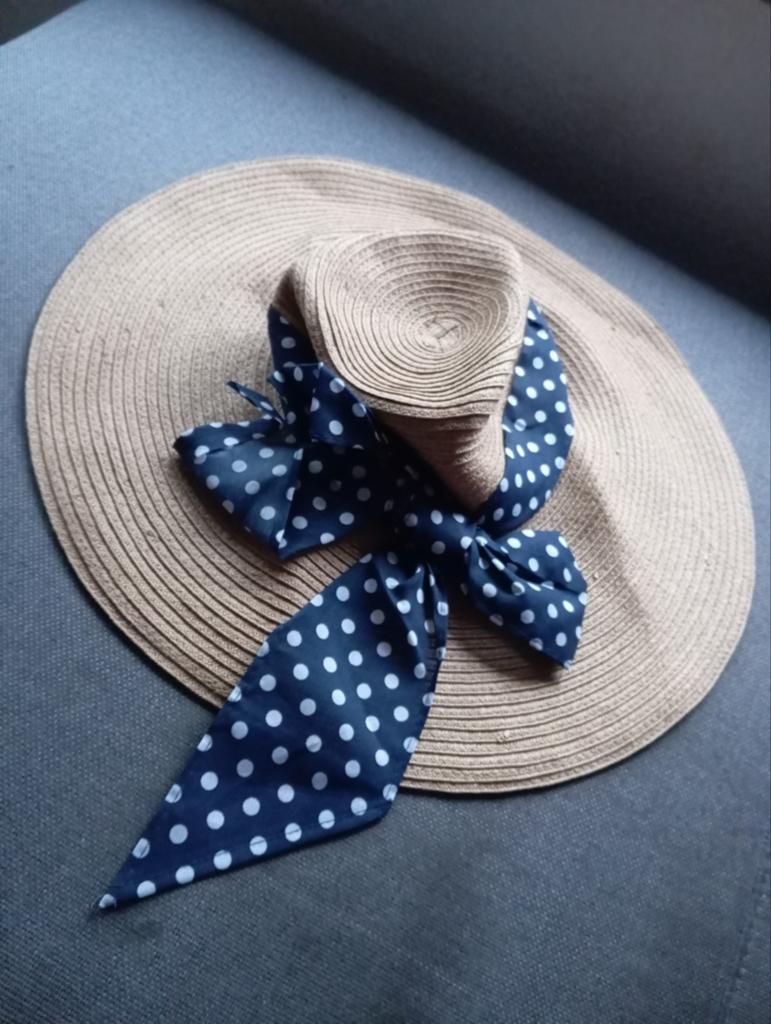 Stijlvolle Primark zonnehoed met strik, Kleding | Dames, Hoeden en Petten, Primark, Hoed, Zo goed als nieuw, One size fits all