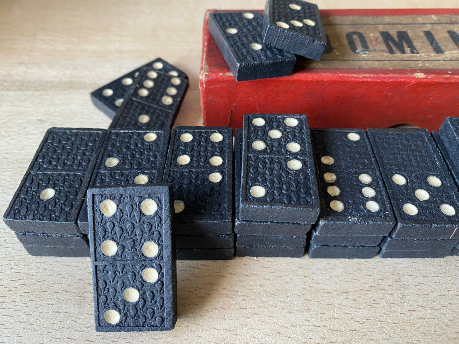 Compleet mooi oud domino spel in prachtige vintage staat, Ophalen of Verzenden, Gebruikt