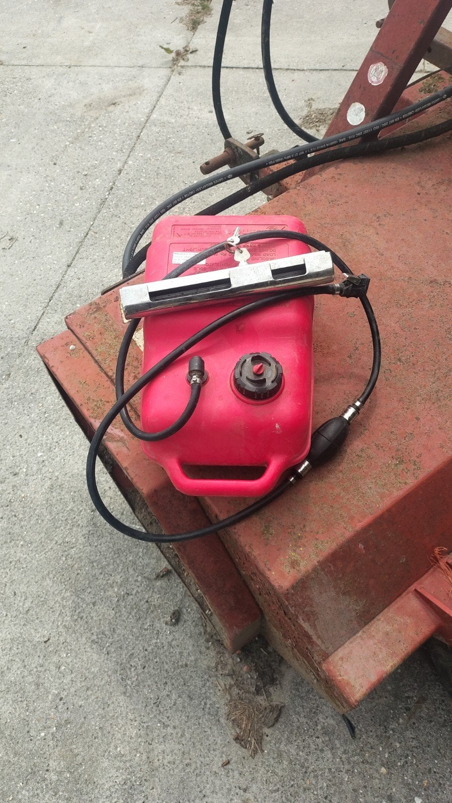 Een mooi externe brandstof tank en een buitenboordmotor slot, Ophalen, Gebruikt
