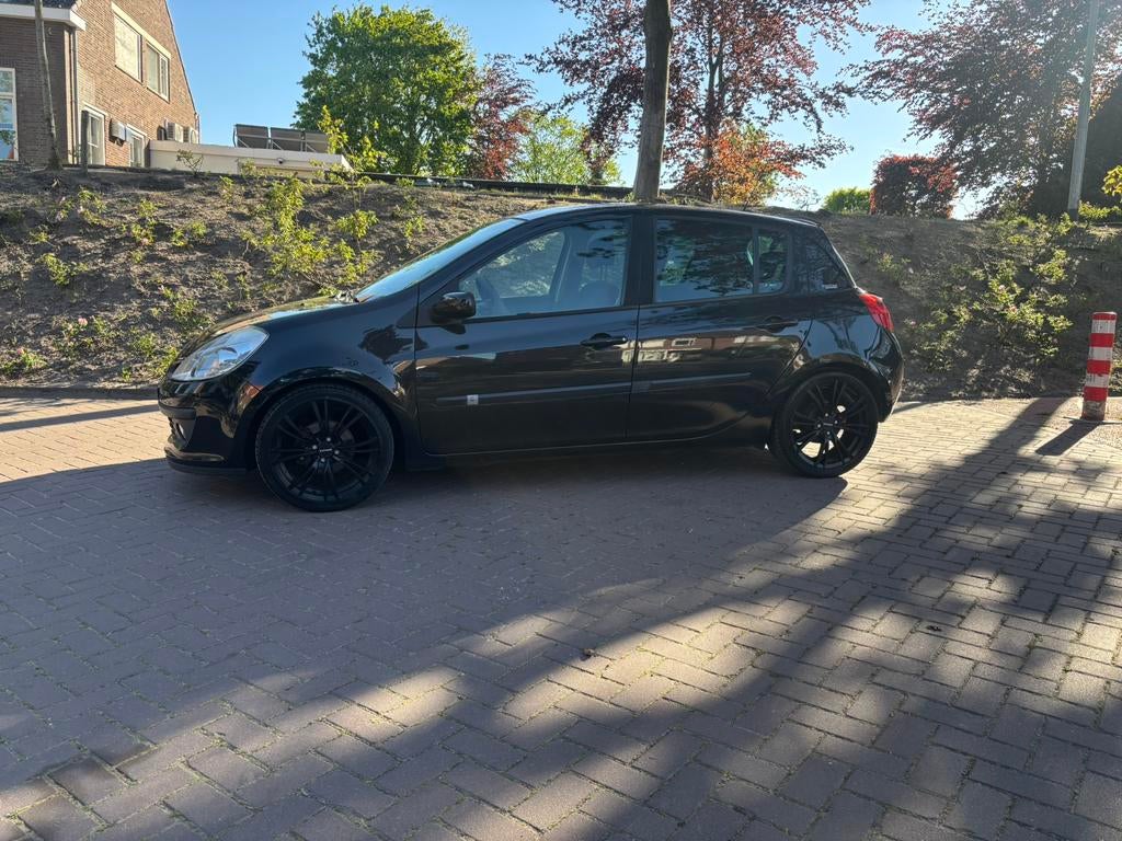 Renault Clio 1.2 T Sport 5-DRS 2009 Zwart nieuwe APK, Auto's, Voorwielaandrijving, Zwart, 4 cilinders, Parkeersensor