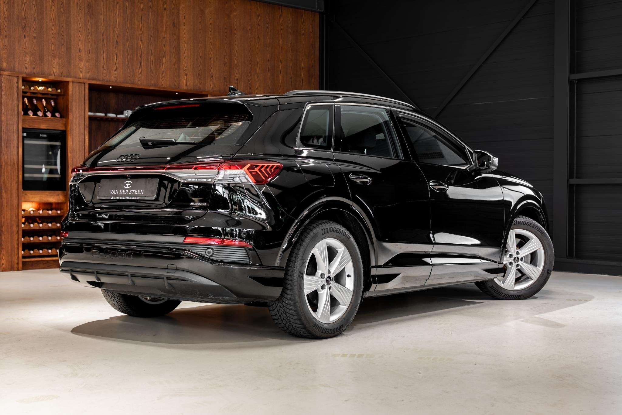 Audi Q4 e-tron 45 quattro S Edition 82 kWh S Line | Stoelver, Auto's, Gebruikt, Zwart, 82 kWh, Automatische klimaatregeling