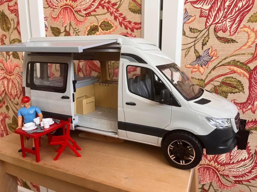 Bruder 1:16 camper Mercedes Sprinter, Ophalen of Verzenden, Zo goed als nieuw