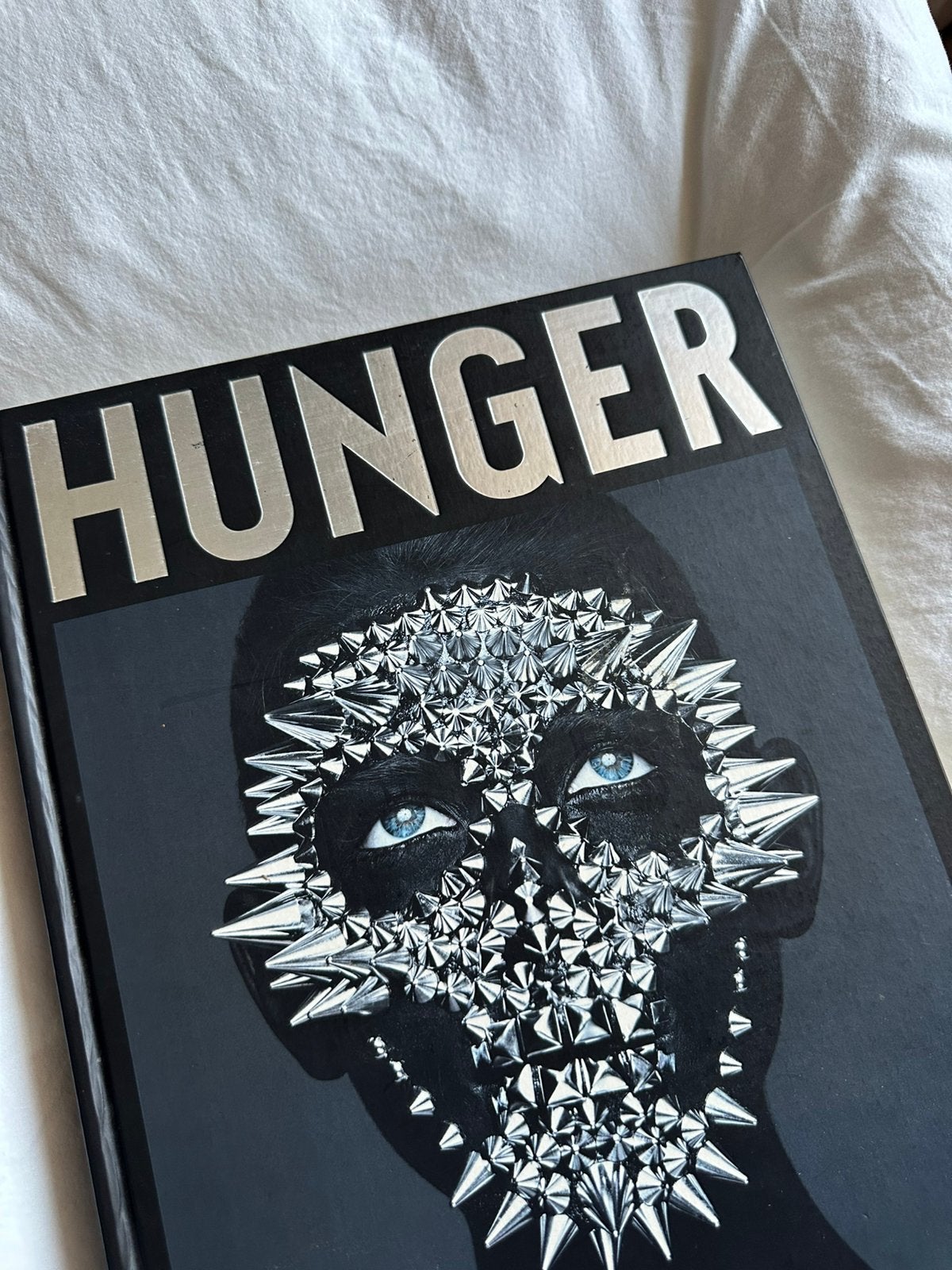 Hunger The Book, Ophalen of Verzenden, Zo goed als nieuw, Overige onderwerpen