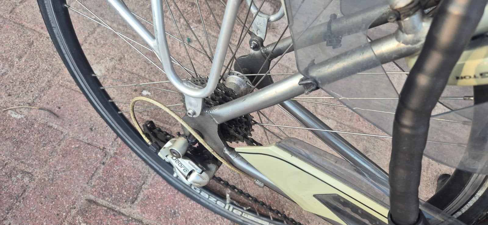 Gazelle fiets met versnellingen en bagagedrager, Ophalen, Velgrem, Versnellingen, Gazelle