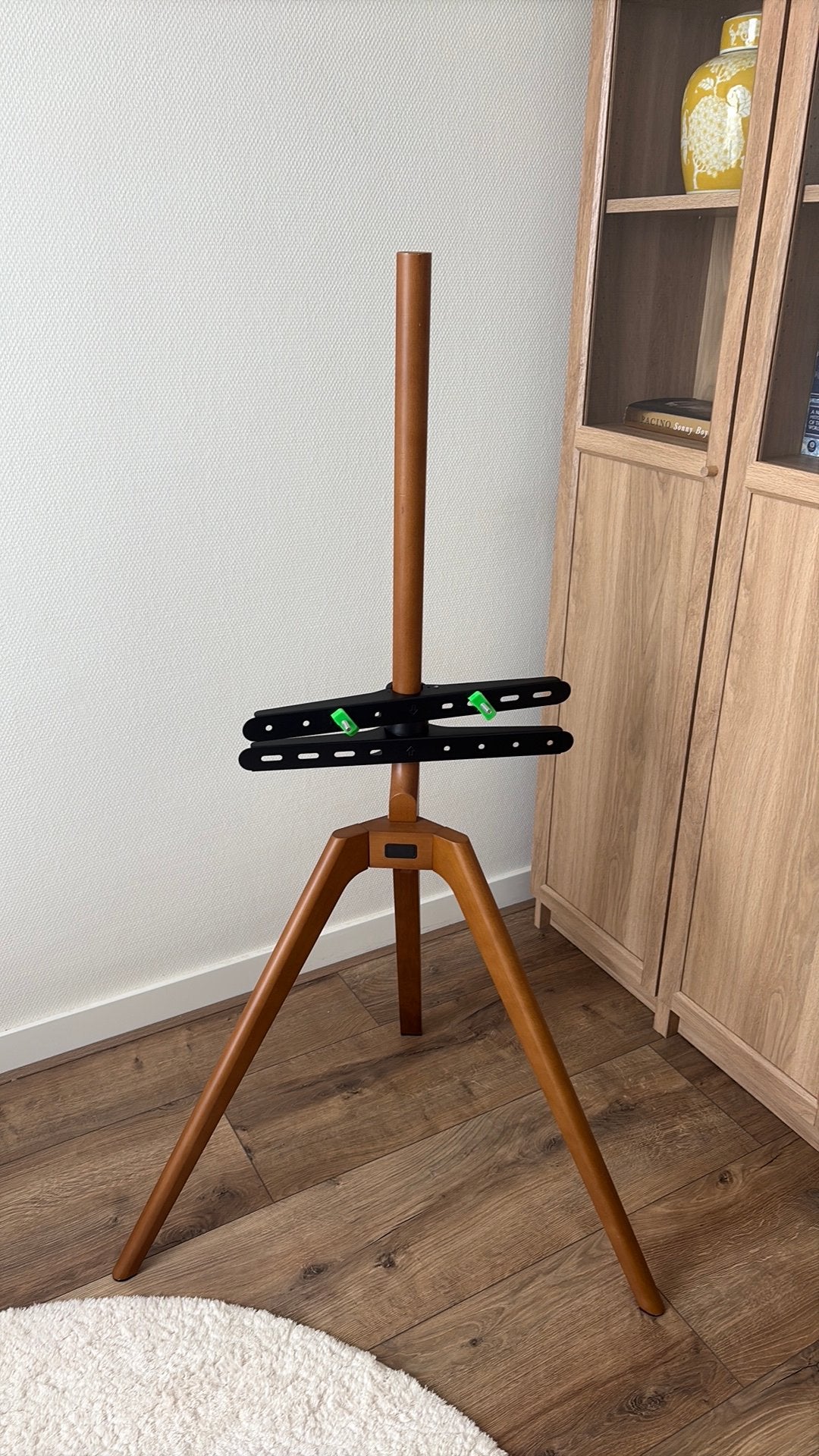Tripode tv meubel, Ophalen