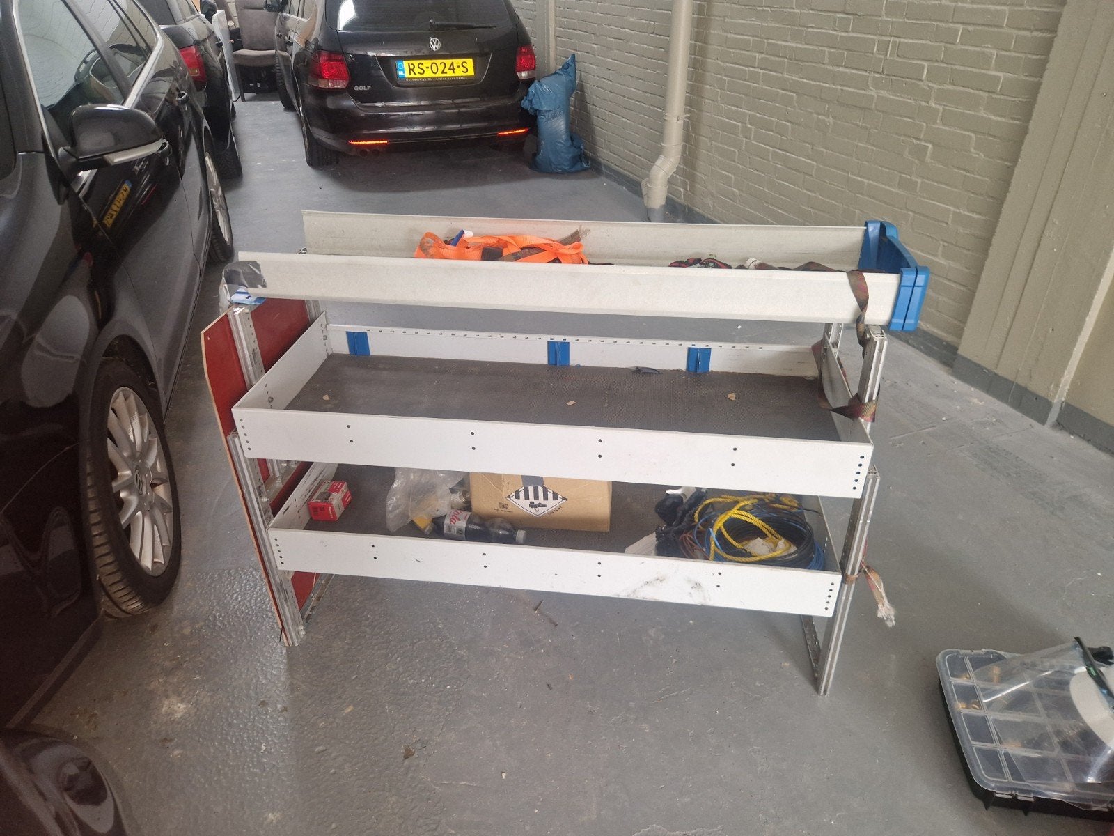 Stellingkast te koop, Ophalen