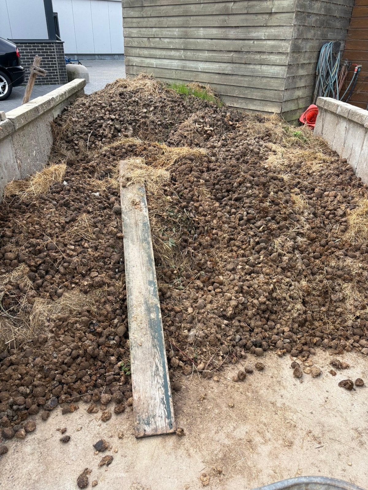 Gratis paardenmest/ compost, te laden met shovel, Ophalen, Mest
