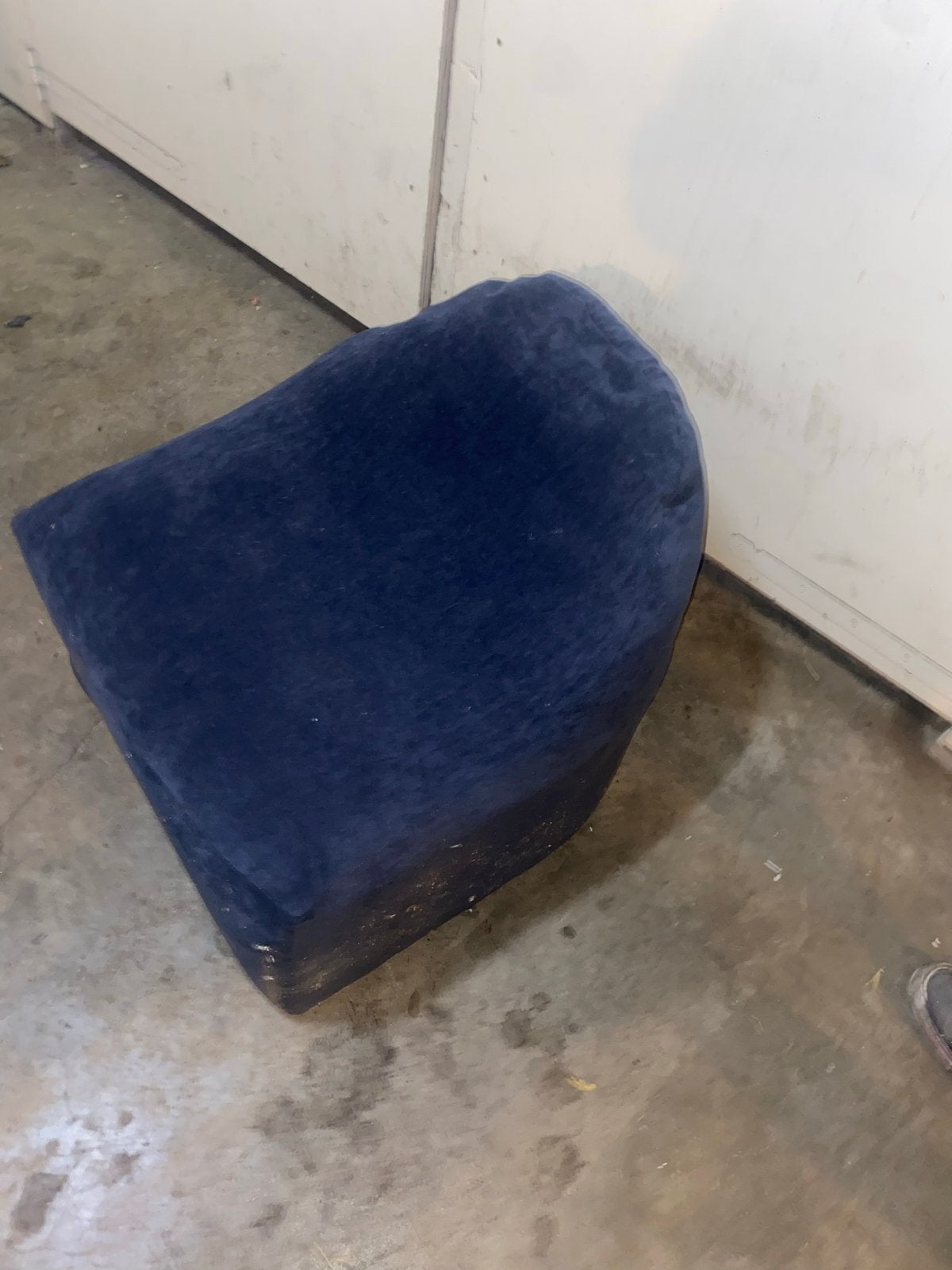 Comfortabele blauwe poef, Ophalen, Gebruikt, 50 tot 75 cm, Stof