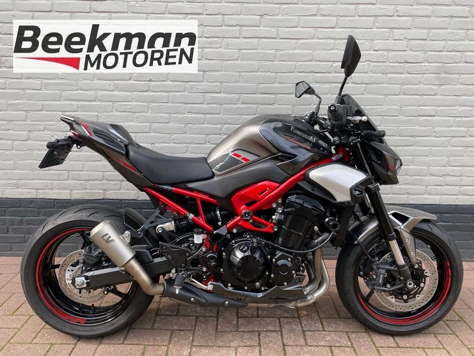 KAWASAKI Z900 (bj 2025) 6.617 km Z 900 PERFORMANCE / NL / 92, 4 cilinders, Motorrijbewijs A, 948 cc, Bedrijf