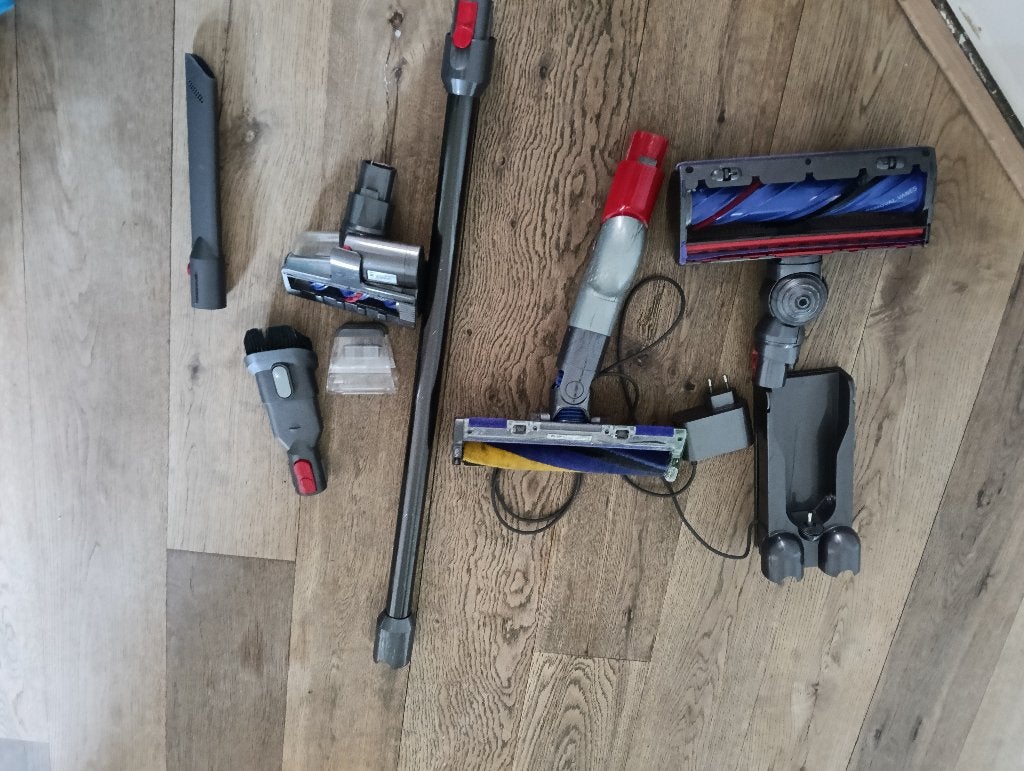 Dyson V12 accessoires en ophangstandaard., Ophalen of Verzenden, Overige typen