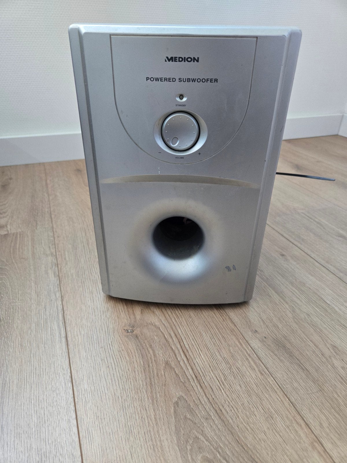 Medion Powered Subwoofer - Zilverkleurig, Gebruikt, Subwoofer, Geschikt voor surround/home cinema, Minder dan 60 watt