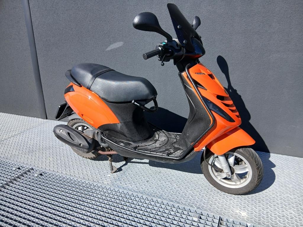 Piaggio zip, Fietsen en Brommers, Scooters | Piaggio, Zo goed als nieuw, Zip, Maximaal 25 km/u, Benzine, Ophalen