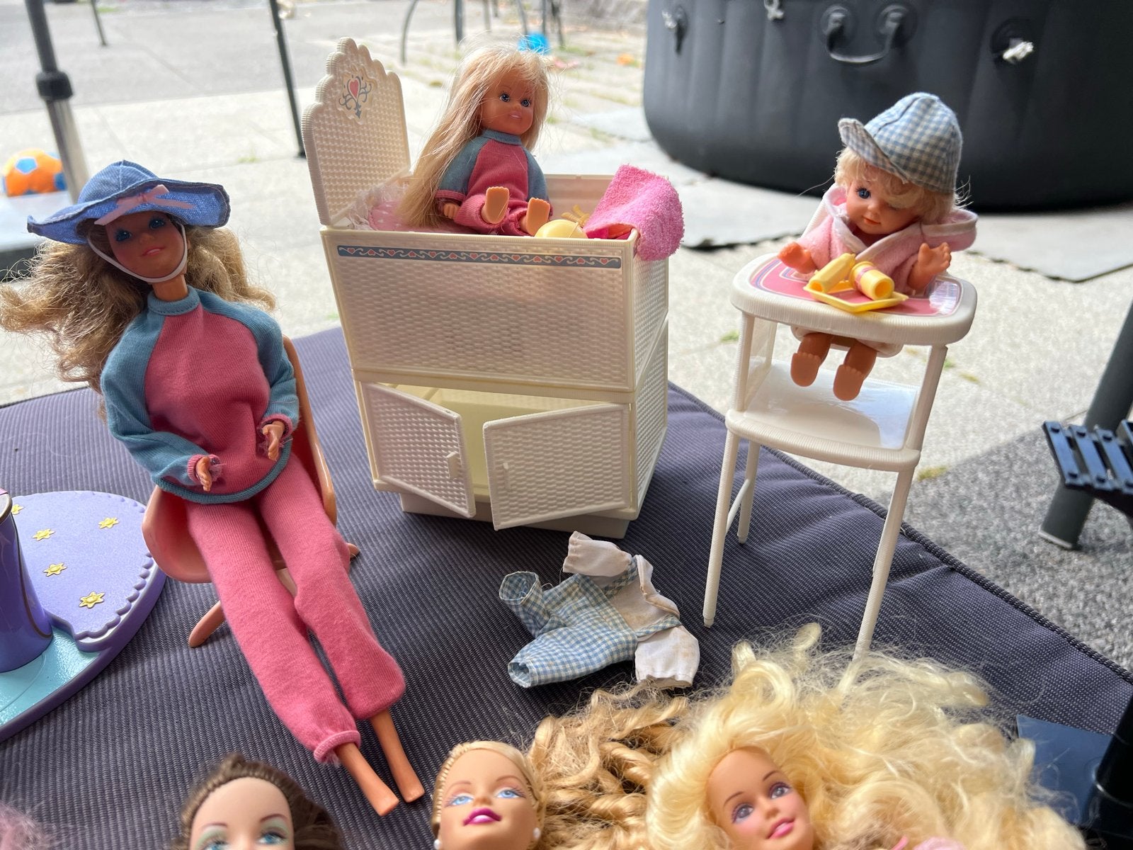 Grote partij Barbie poppen, accessoires en meubels, Ophalen of Verzenden, Gebruikt, Barbie