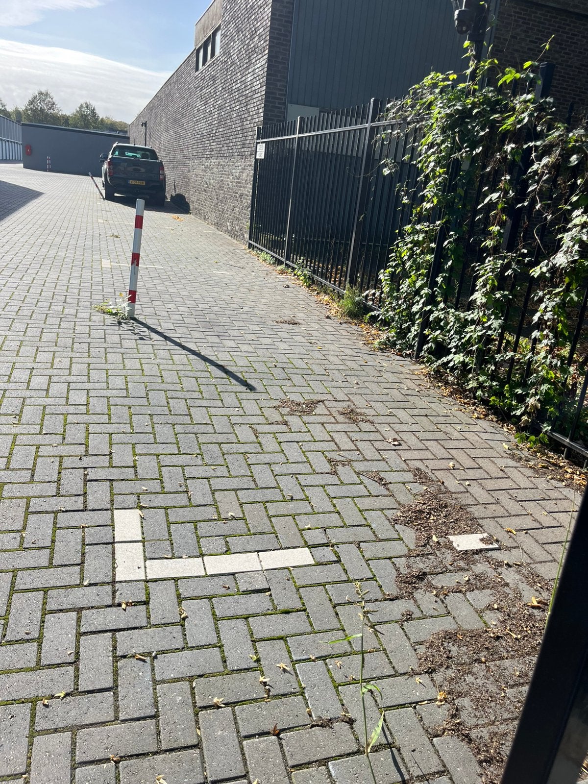 Ruime beveiligde parkeerplaats Parkeerplek te huur in Weert, Limburg
