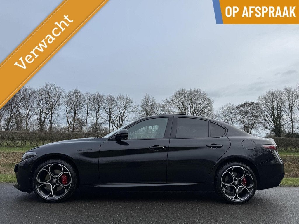 Alfa Romeo Giulia 2.0T Q4 my24 Competizione, Alle opties!, Auto's, Alfa Romeo, Zwart, 4 cilinders, 1505 kg, Zwart
