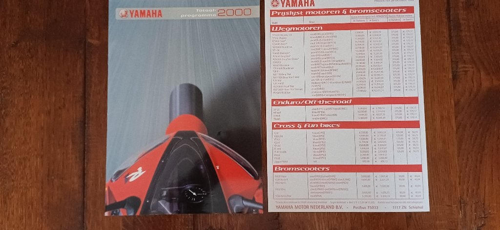 Originele jaarfolder Yamaha 2000, Motoren, Ophalen of Verzenden, Yamaha