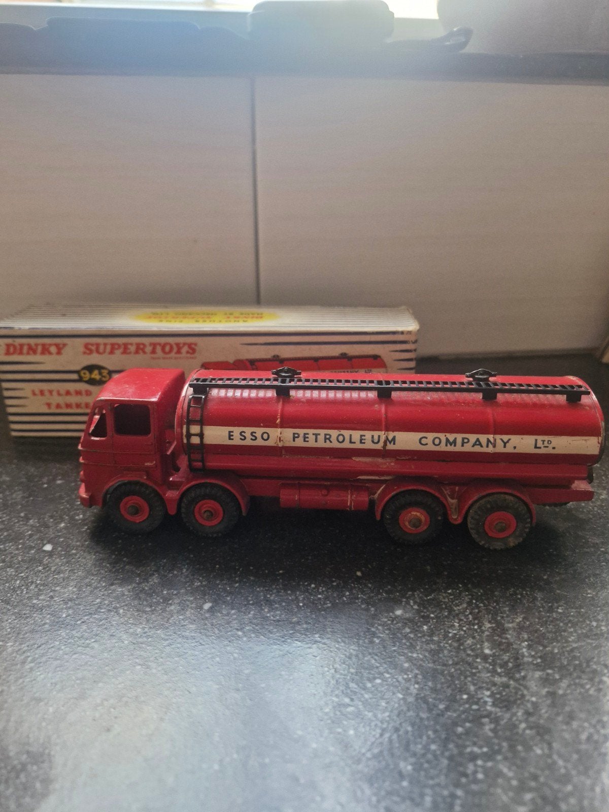 Dinky Supertoys 943 Leyland Octopus Tanker Esso - Compleet, Ophalen of Verzenden, Zo goed als nieuw