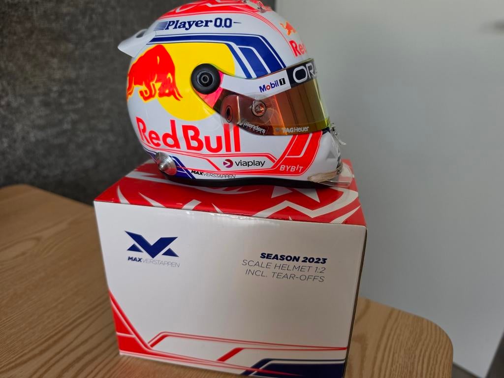 Max Verstappen 1:2 helm 'Seizoen 2023', Verzamelen, Automerken, Motoren en Formule 1, Ophalen of Verzenden, Zo goed als nieuw