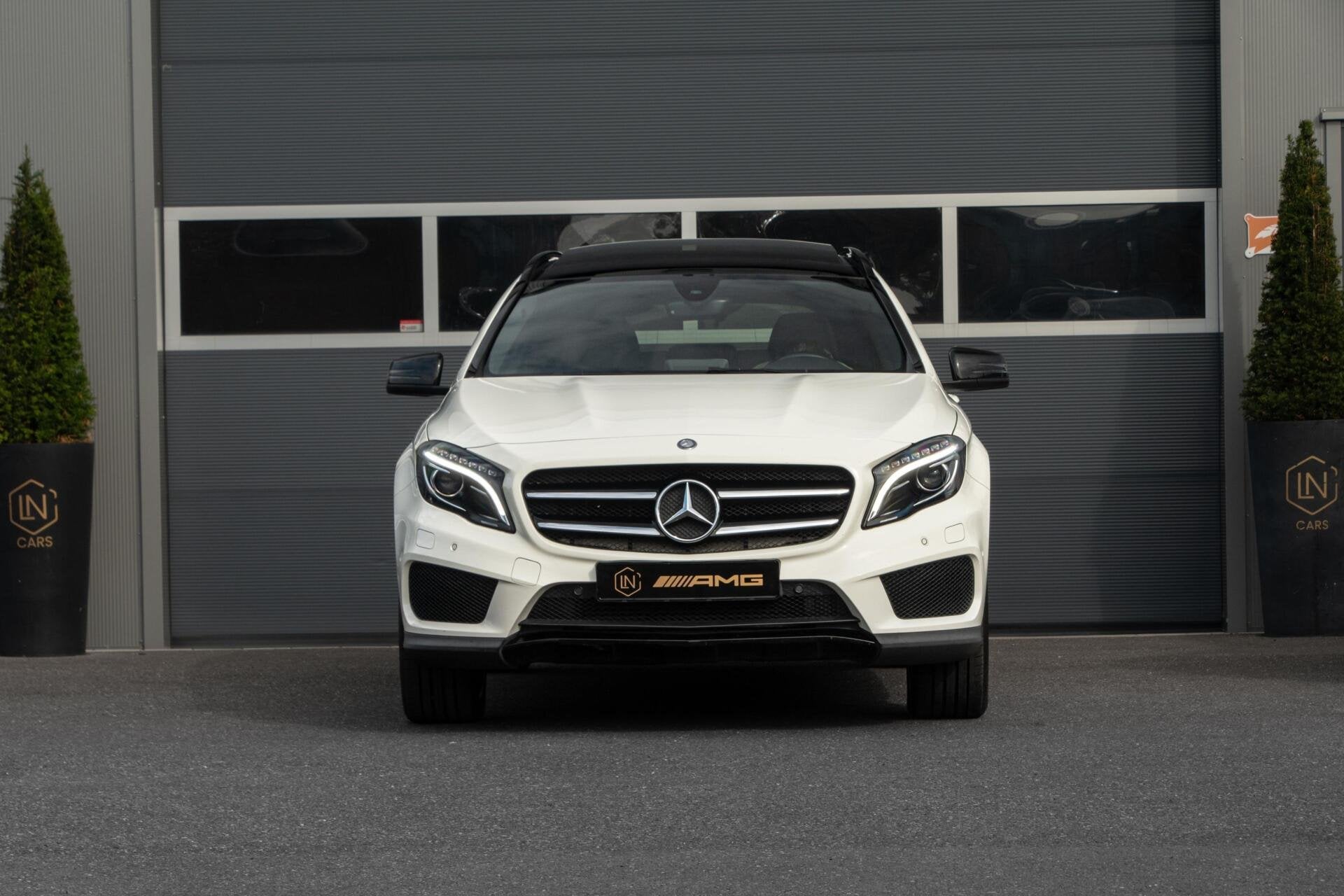 Mercedes GLA-klasse 200 AMG | Pano| Apple Carplay | Camera, Gebruikt, Wit, 1595 cc, Bedrijf