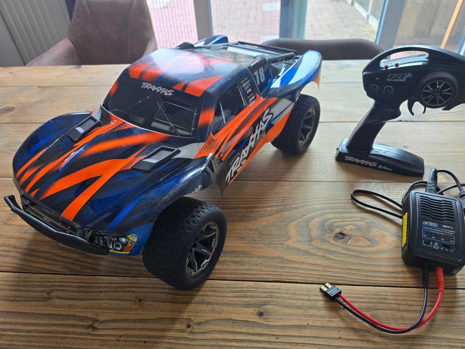 Traxxas Slash 2WD Brushless, 80km/h, Ophalen, Zo goed als nieuw, Auto offroad