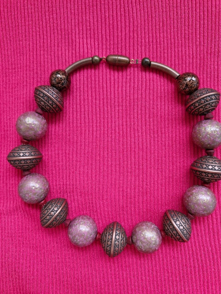 Ketting met grote kralen, rood koper., Ophalen of Verzenden, Nieuw, Roze, Overige materialen