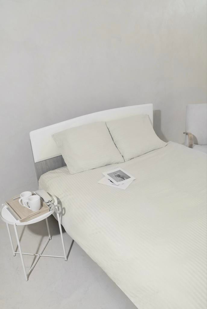 Bedding set - Duvet cover 140x200 + 2 pillowcases 60  70, Overige typen, Nieuw, Ophalen of Verzenden, Overige kleuren