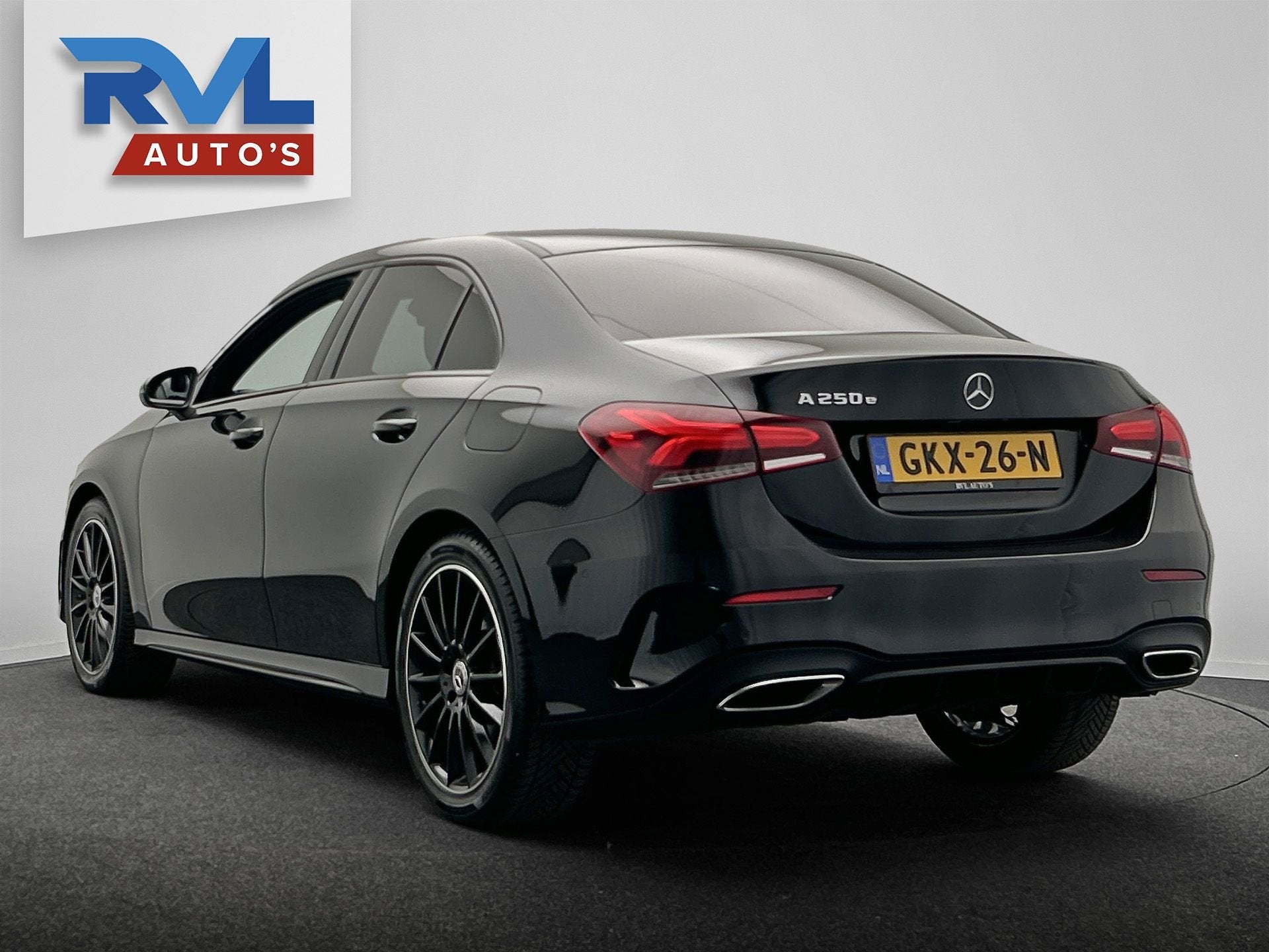 Mercedes-Benz A-klasse 250 e AMG Line | Carplay | Navigatie, Auto's, Mercedes-Benz, Gebruikt, 15 kWh, Zwart, Plug-in hybride