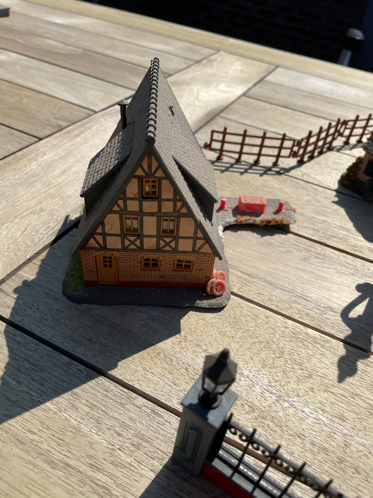 Miniatuur huisjes en hekjes voor modelspoorbaan, Ophalen of Verzenden, Gebruikt, Brug, Tunnel of Gebouw, Overige merken