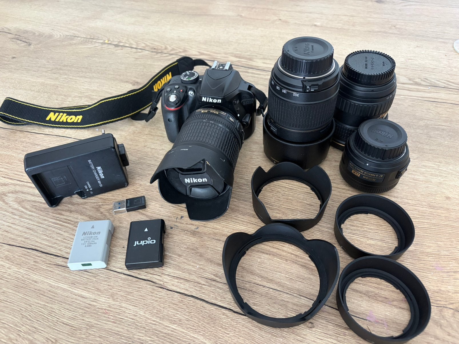 Nikon D3300 complete set + 4 lenzen Tokina 11-16 Nikon 35mm, Audio, Tv en Foto, Fotocamera's Digitaal, Ophalen, Gebruikt, Nikon
