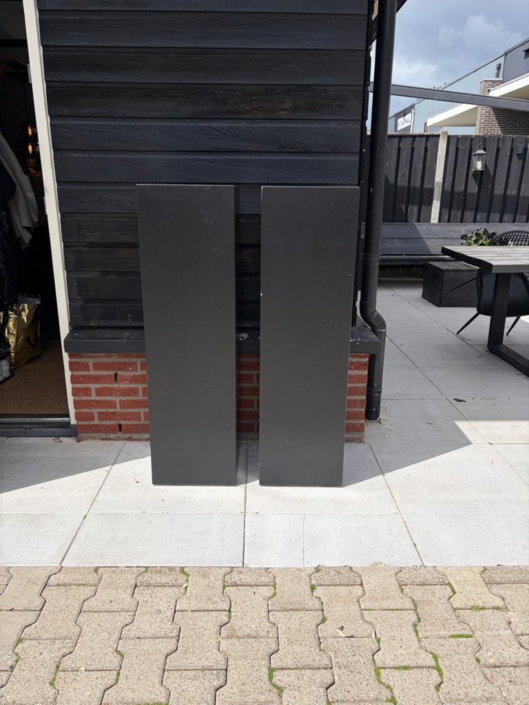 Set van 2 hoge zwarte houten pilaren, Ophalen of Verzenden, Gebruikt