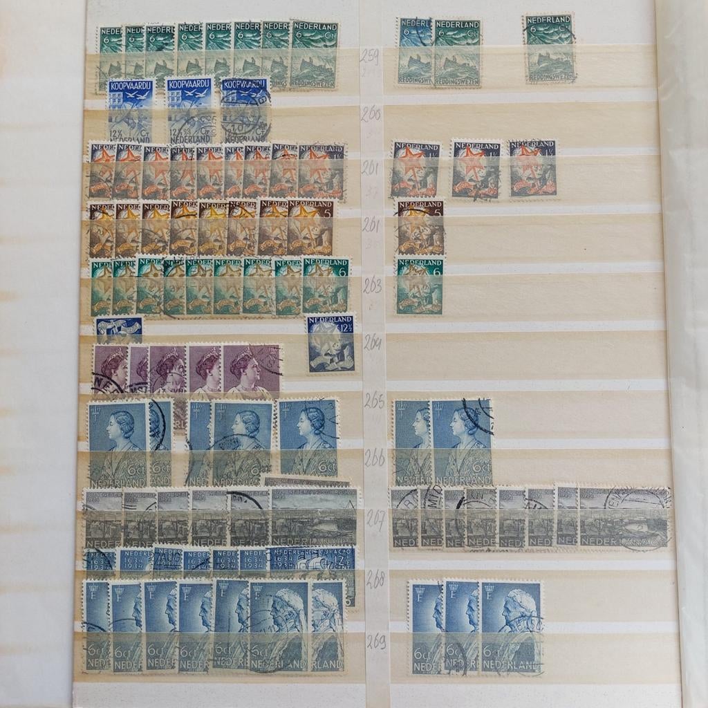 Oude postzegels Nederland in aantallen (2), Postzegels en Munten, Postzegels | Volle albums en Verzamelingen, Ophalen of Verzenden