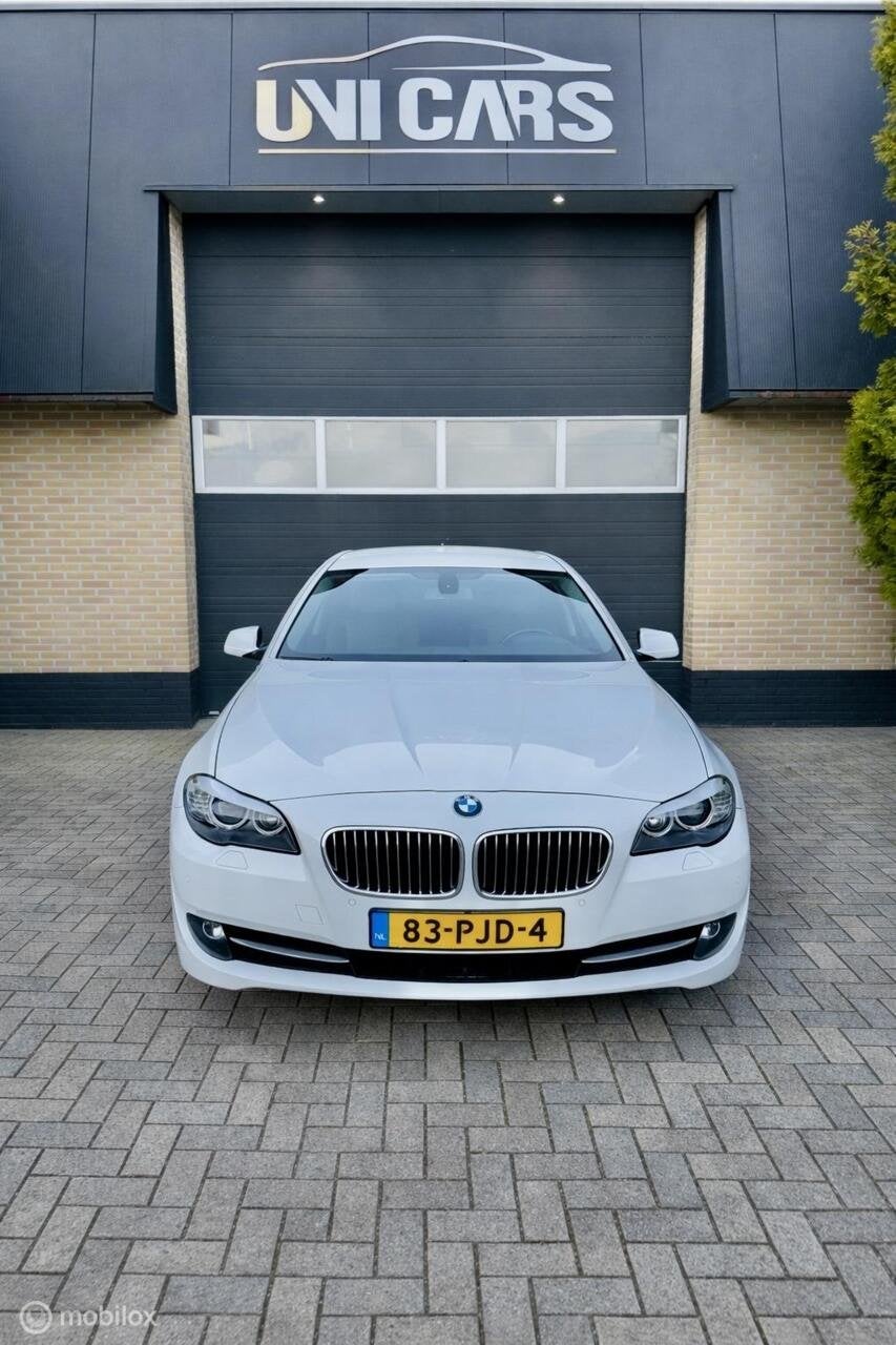 BMW 5-serie 528i 259PK High Executive|Sport|Navi|Leder|LM19, Auto's, Euro 5, Achterwielaandrijving, Gebruikt, Zwart