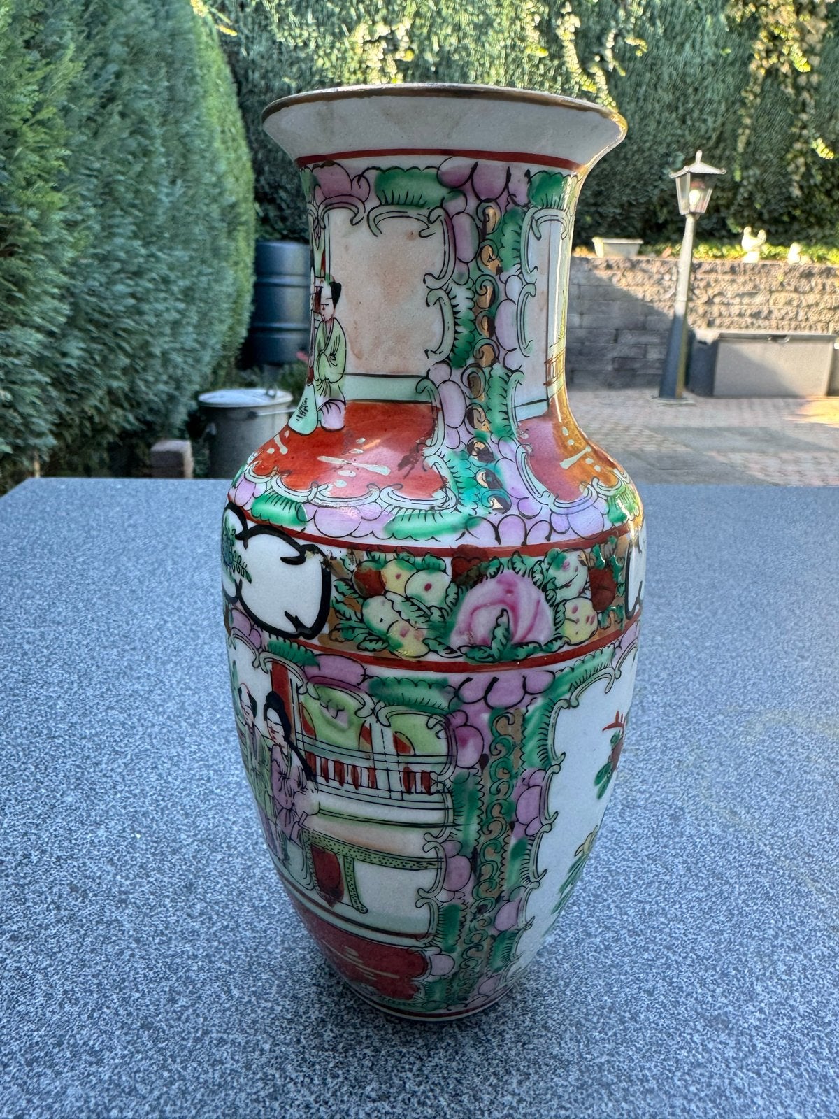 Antieke Chinese Famille Rose Vaas met Scènes, Antiek en Kunst, Ophalen of Verzenden
