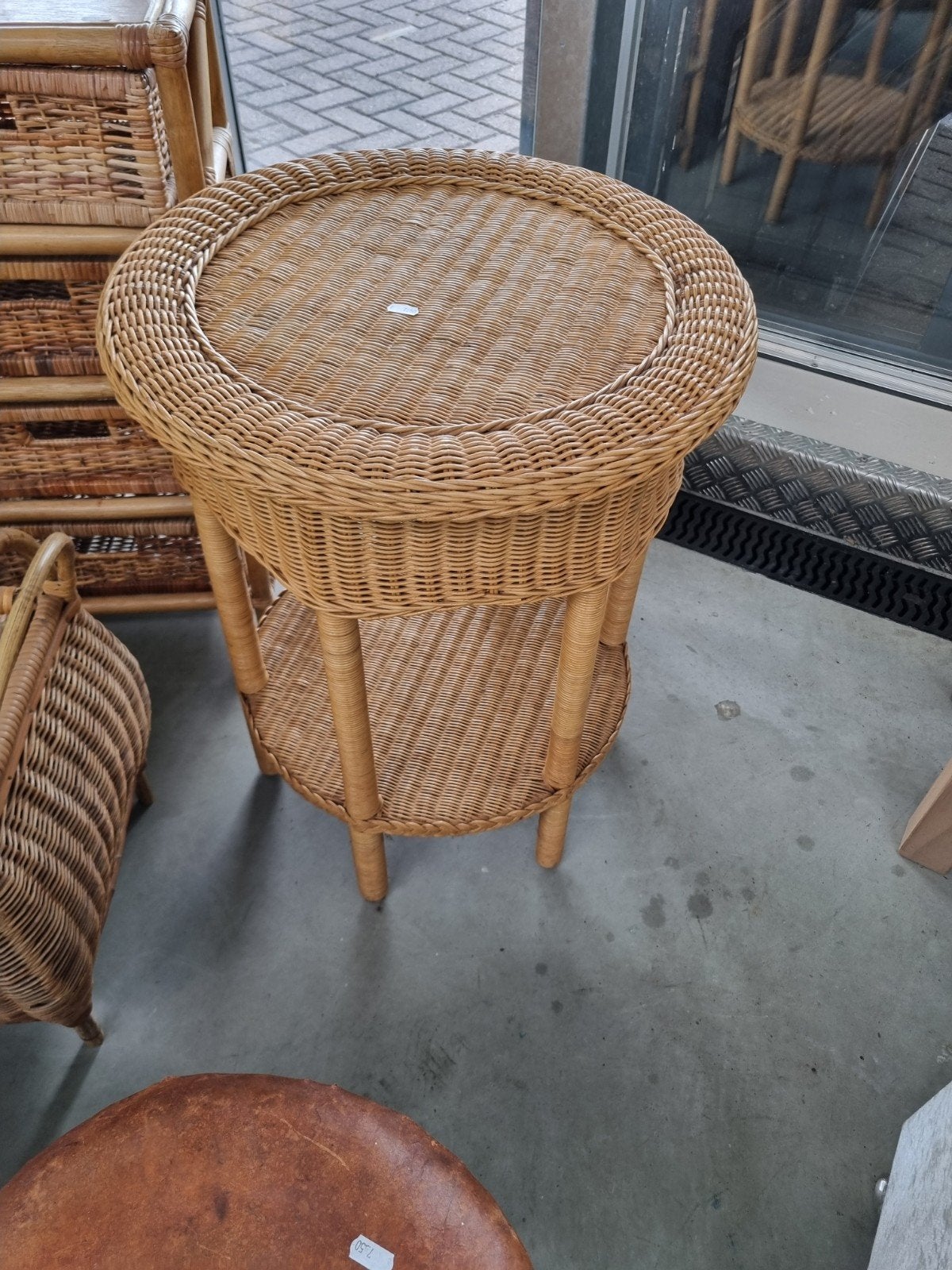 Rotan tafeltje met twee niveaus, Huis en Inrichting, Tafels | Bijzettafels, Overige materialen, Minder dan 55 cm, Gebruikt, Rond