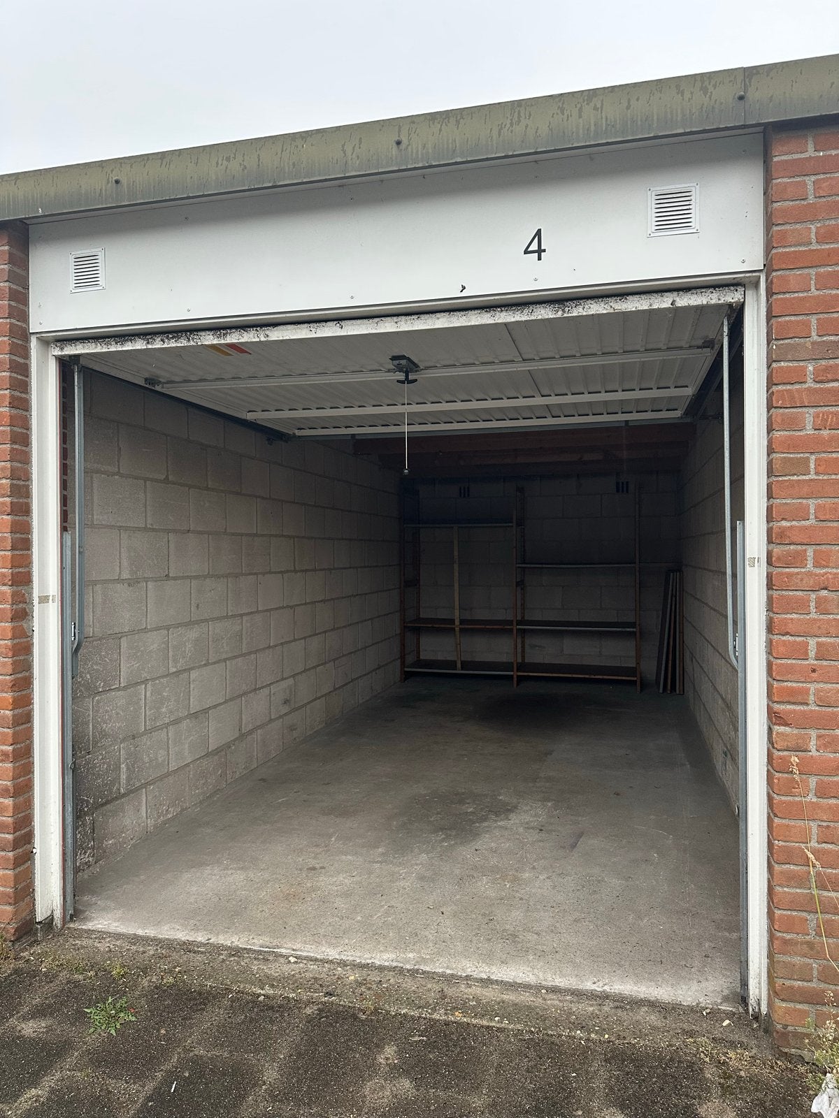 TE HUUR Garagebox Moordrecht, Zuid-Holland