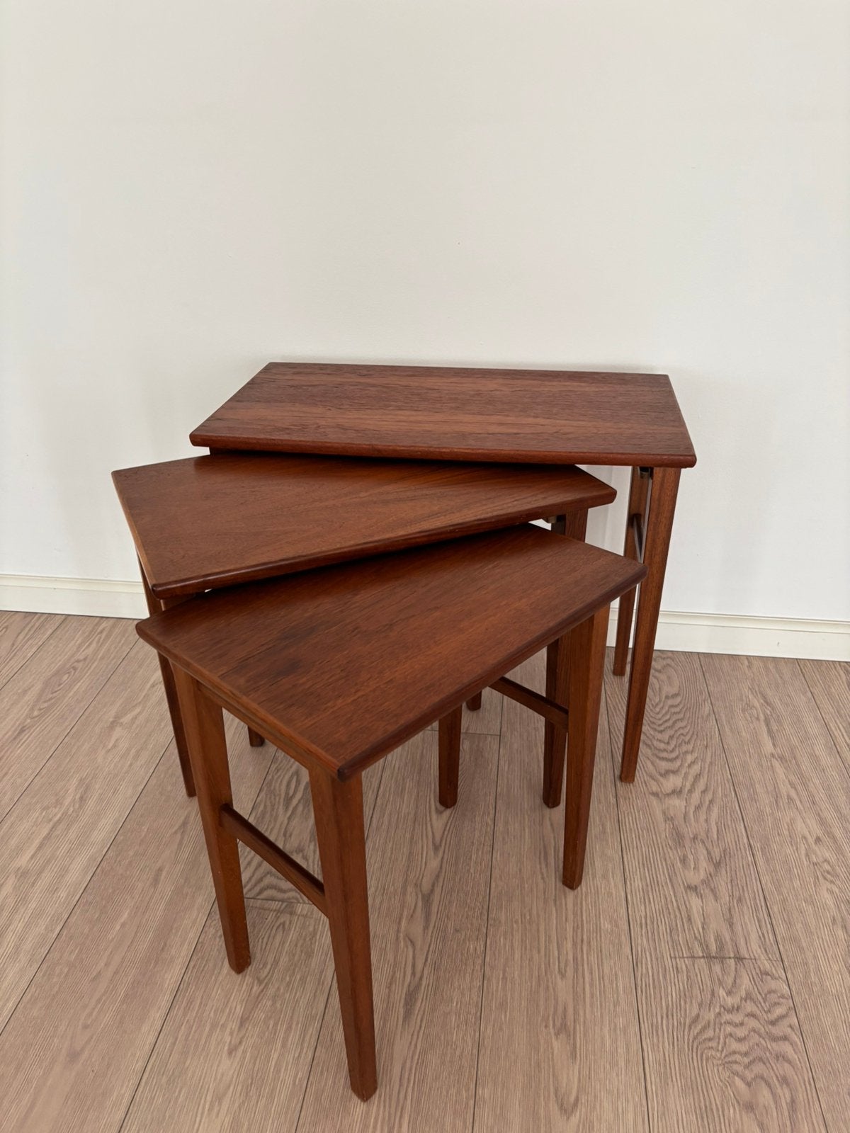 Vintage Deense mimiset / nesttafels teakhout organische vorm, Minder dan 55 cm, Gebruikt, Rechthoekig, Ophalen