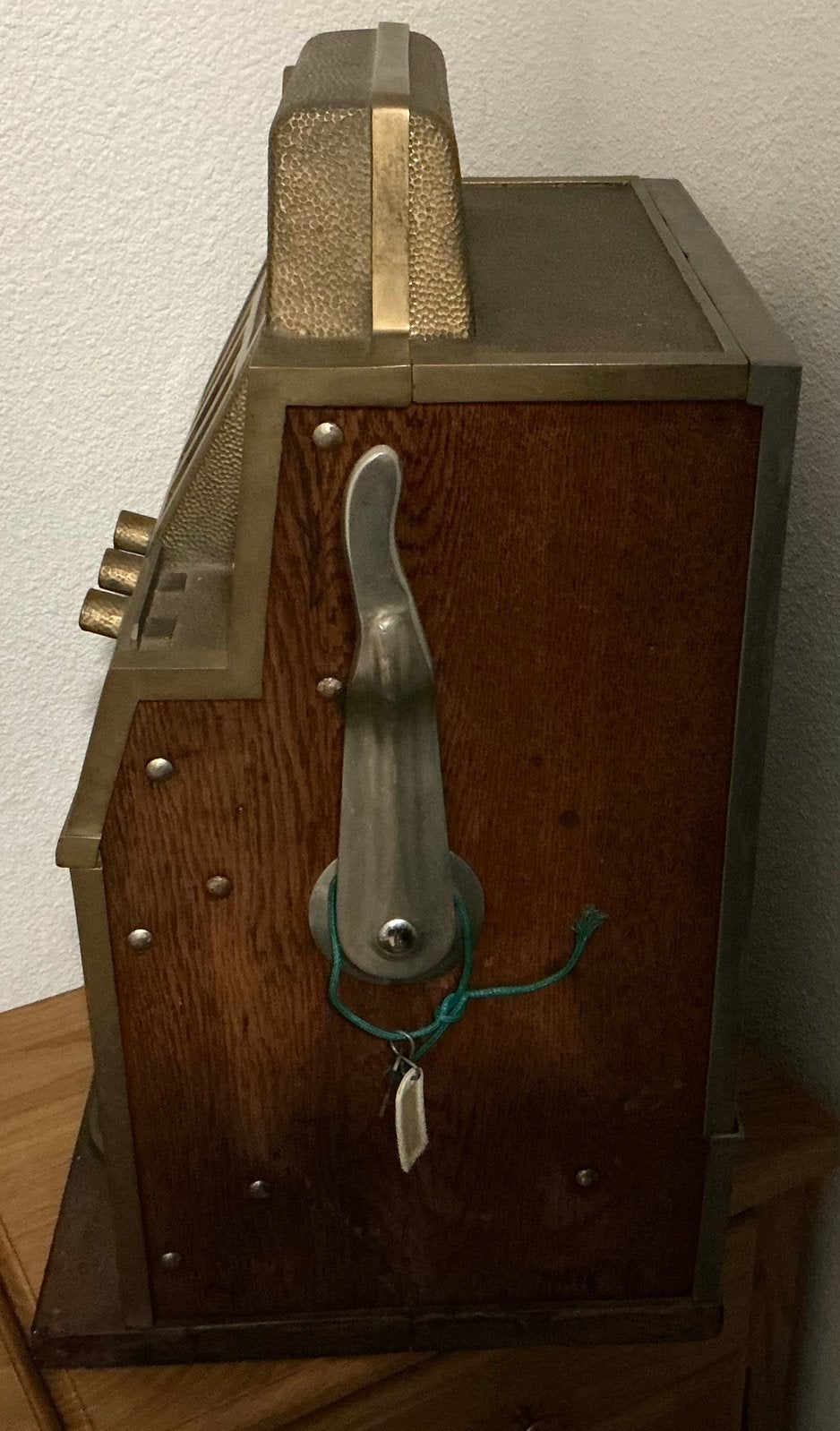 Antieke speel automaat / slotmachine 1933 museumwaardig, Overige munten, Ophalen, Gebruikt, Met sleutels