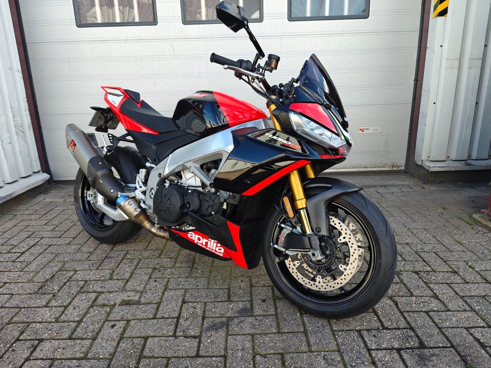 Aprilia Tuono V4 Factory SBK09 No.270/NL1e/Stage1/Akrapovic, 1077 cc, Occasion, 4 cilinders, Particulier