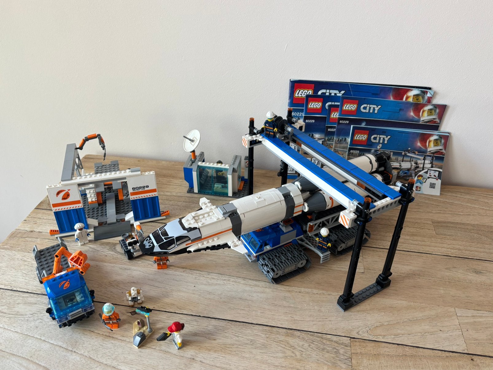 LEGO City Ruimtevaart Raket en Lanceerbasis 60229, Ophalen of Verzenden, Zo goed als nieuw, Overige merken