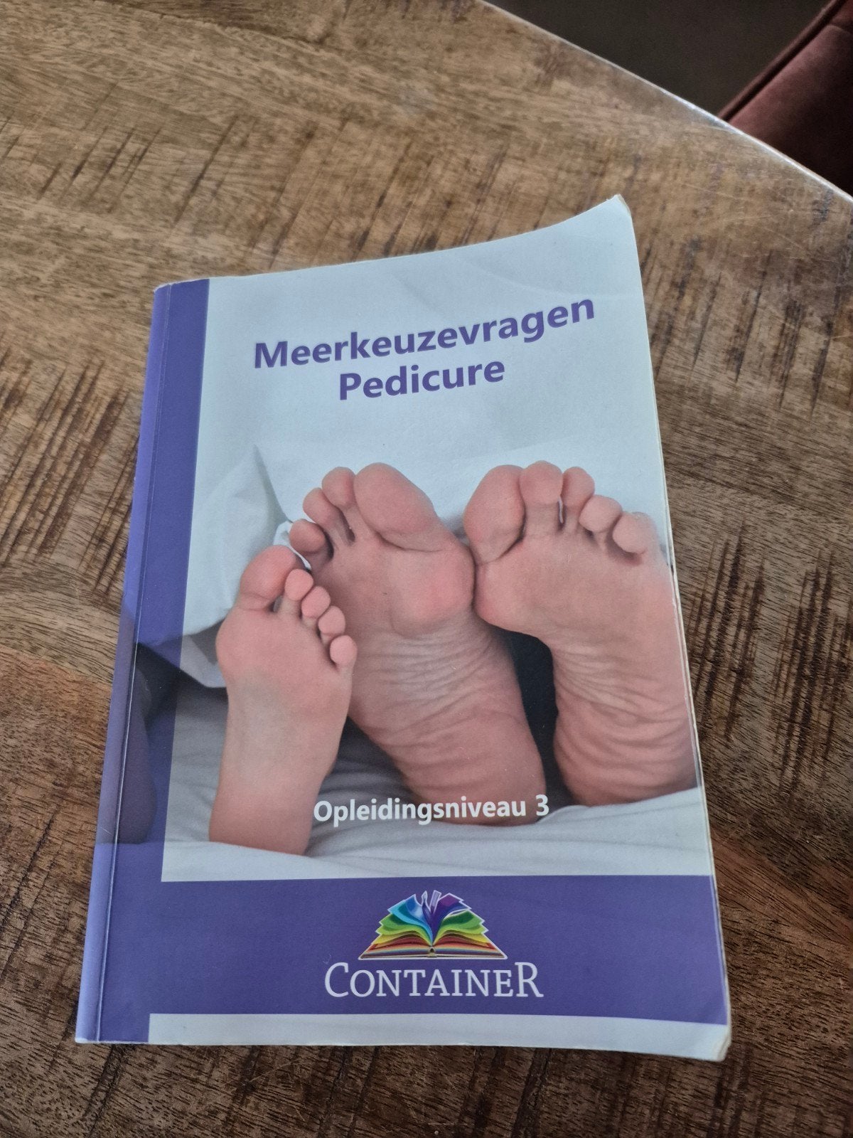 Meerkeuzevragen Pedicure Opleidingsniveau 3, Ophalen of Verzenden, Zo goed als nieuw, MBO
