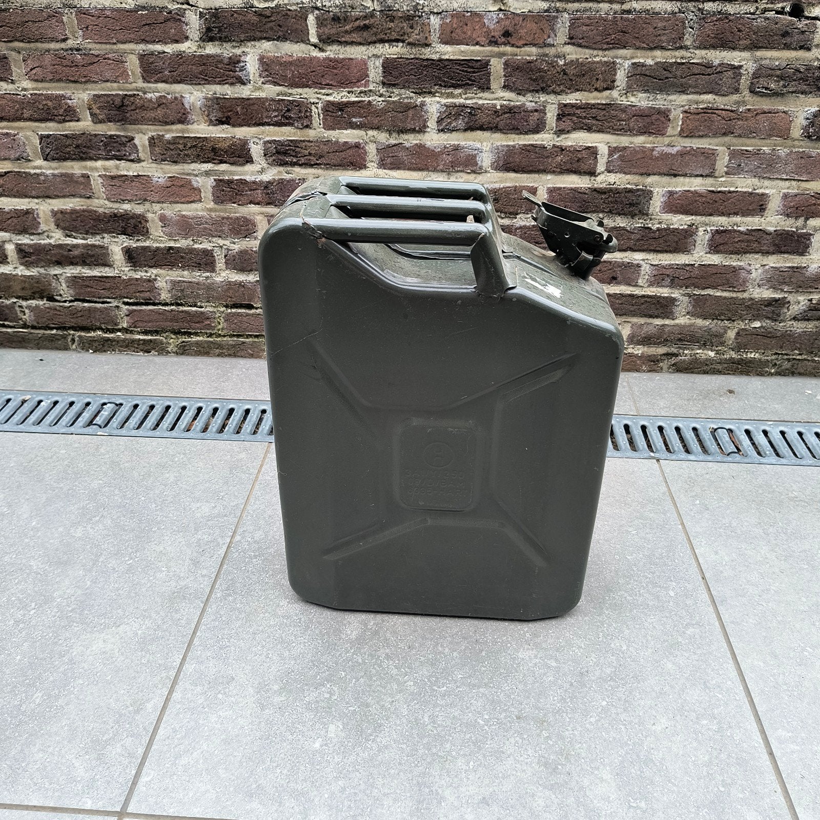 jerrycan, Ophalen, Gebruikt