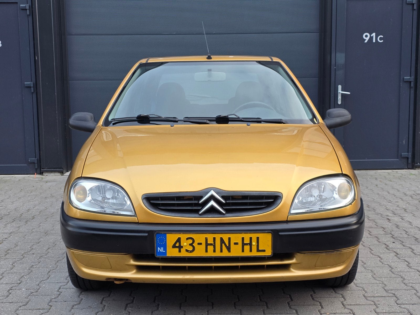Citroën Saxo 1.1 I 2001 | Goud | Nieuwe APK | NAP |, Stof, 600 kg, Saxo, Origineel Nederlands