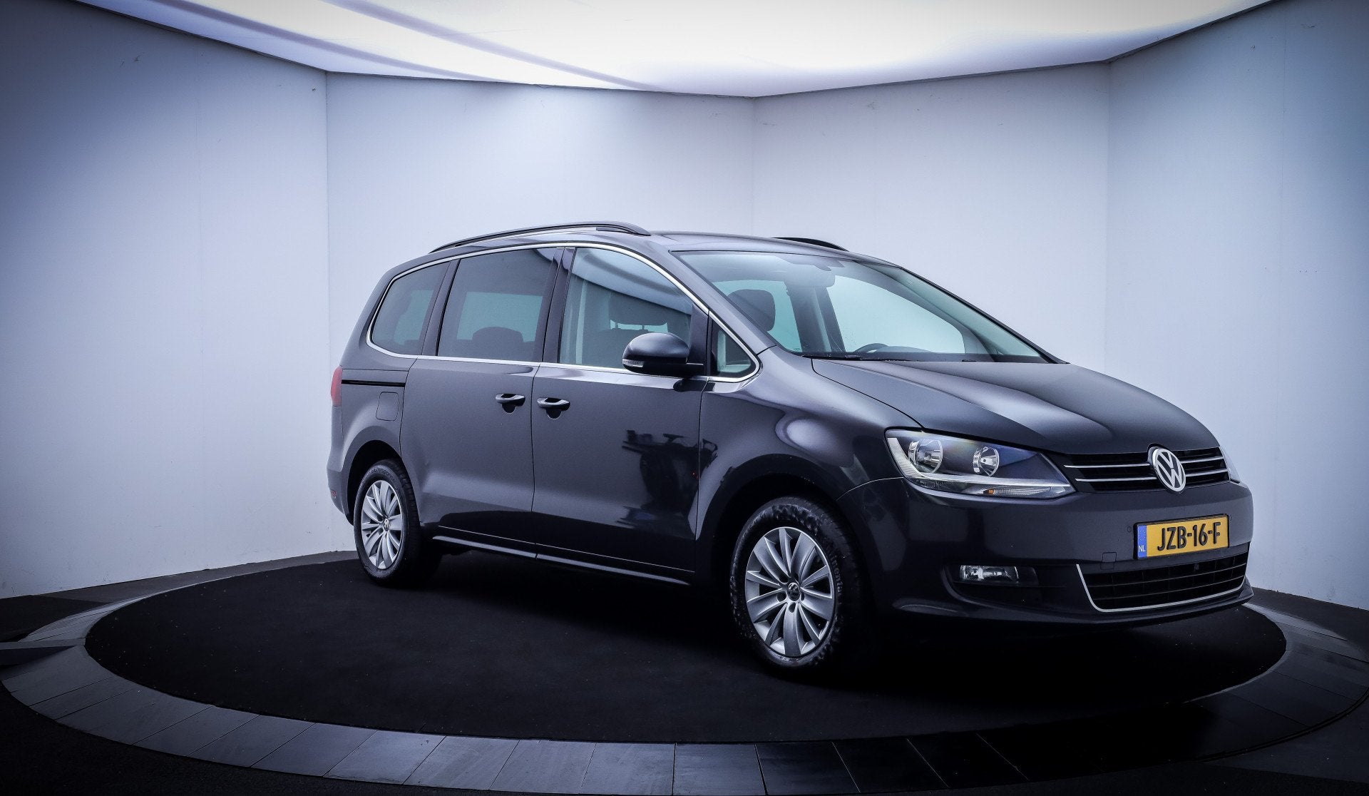 Volkswagen Sharan 1.4 TSI 7p COMFORTLINE STOELVERW. | NAVIGA, Auto's, Volkswagen, Gebruikt, Zwart, 4 cilinders, 150 pk