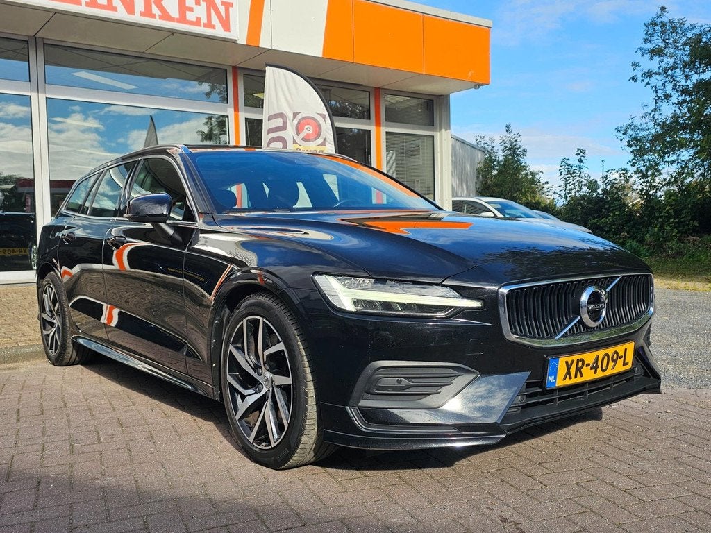 Volvo V60 2.0 T5 Momentum 250pk Aut BJ.2019 / Panodak / Lede, 15 km/l, 4 cilinders, 1969 cc, Zwart