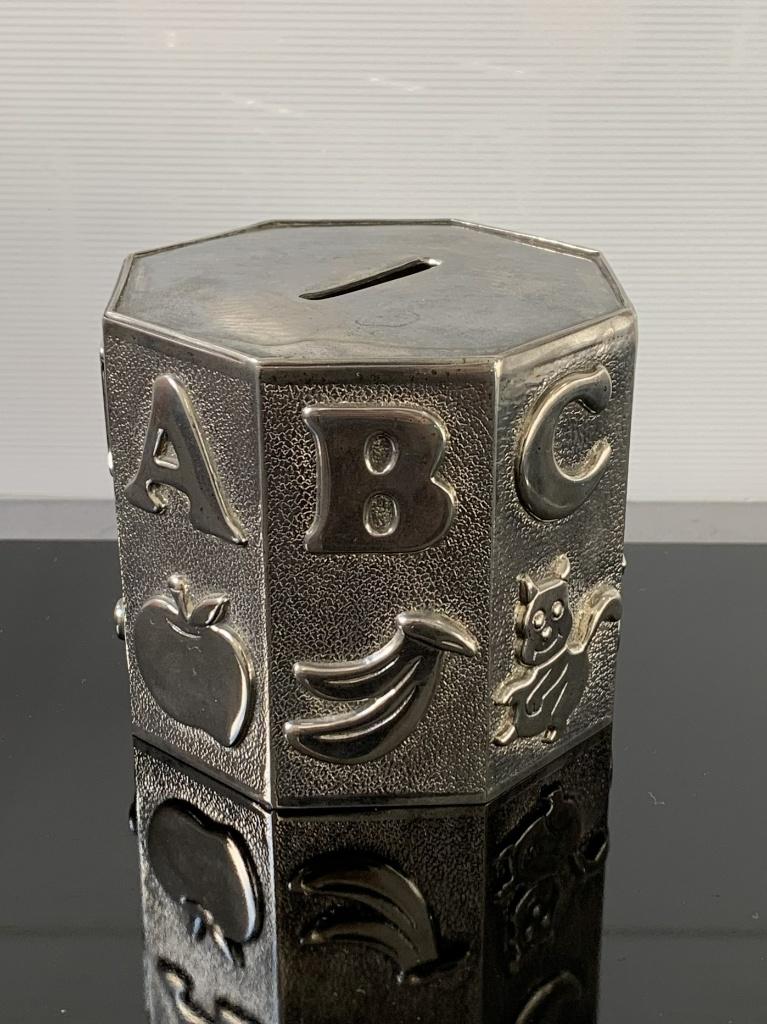 VERZILVERD Spaarpot 8-kant | 7,5 cm hoog Zilver Kraamcadeau, Ophalen of Verzenden, Gebruikt, Metaal of Blik, Overige thema's